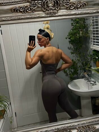 Full leaked Gym booty bubble butts page private onlyfans photo