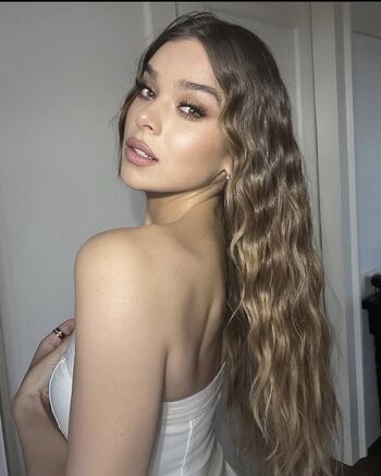 Hailee Steinfeld