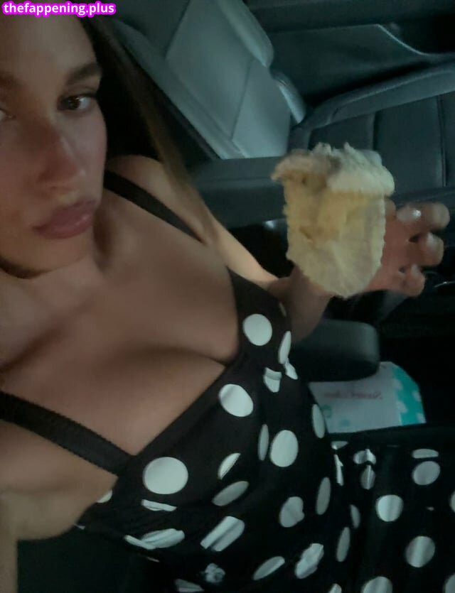 Hailey Bieber