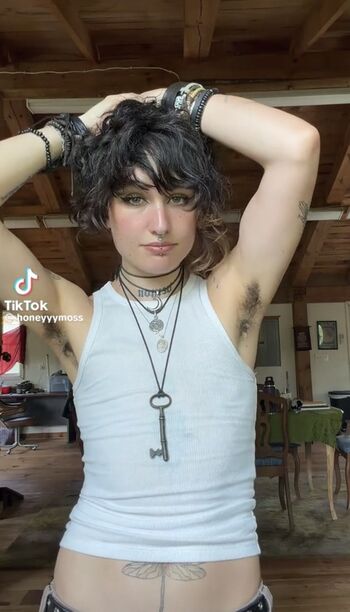 Full leaked Hairy women private onlyfans photo