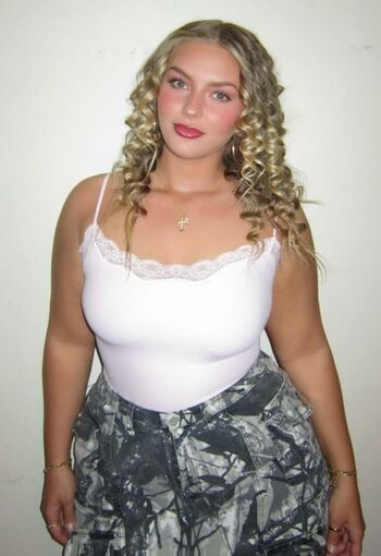 Full leaked Hannahsisak private onlyfans photo