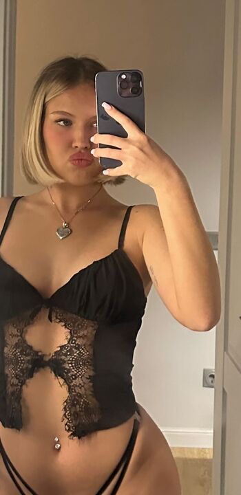 Full leaked Hehatesmilaa private onlyfans photo