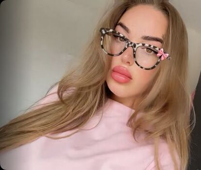 Full leaked Helenaeliart private onlyfans photo
