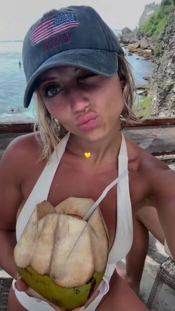 Full leaked Hello iris private onlyfans photo