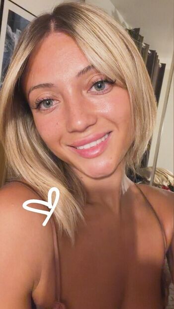 Full leaked Hello iris private onlyfans photo