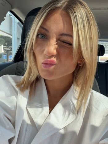 Full leaked Hello iris private onlyfans photo