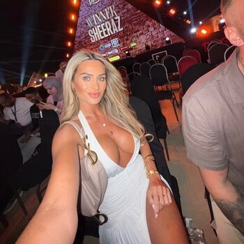 Full leaked Hollie crombie private onlyfans photo