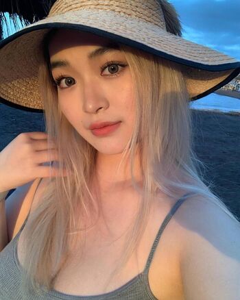 Full leaked Holly shu page private onlyfans photo