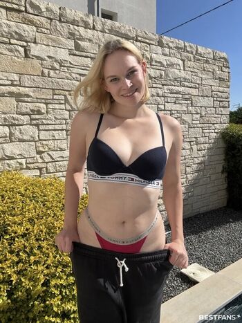 Full leaked Hollylolly private onlyfans photo