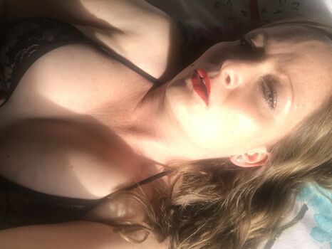 Full leaked Honeybluex private onlyfans photo