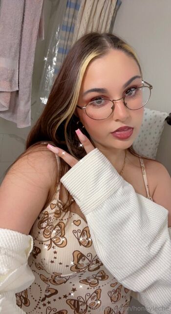 Full leaked Honeyleche private onlyfans photo