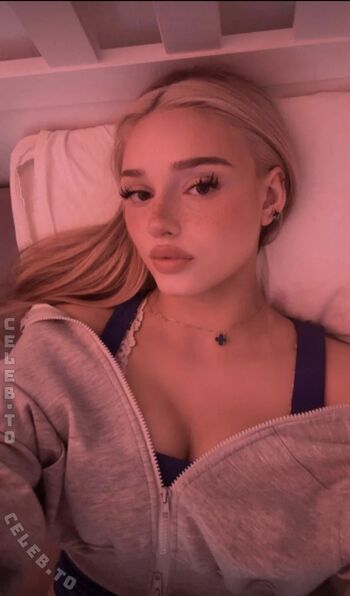 Full leaked Honeypuu private onlyfans photo