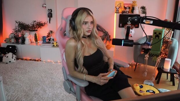 Full leaked Honeypuu page private onlyfans photo