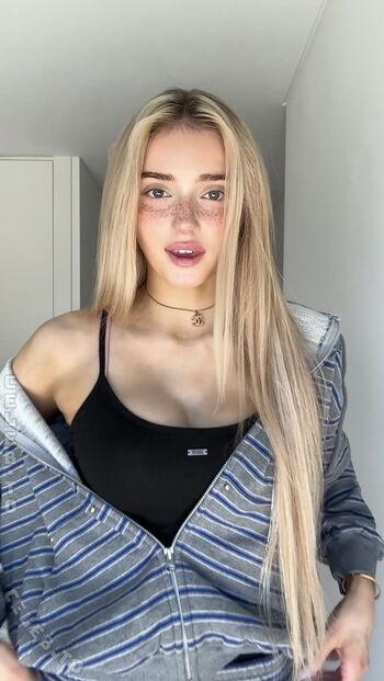 Full leaked Honeypuu private onlyfans photo