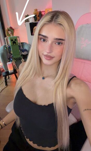 Full leaked Honeypuu private onlyfans photo