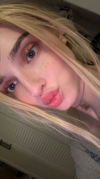 Full leaked Honeypuu private onlyfans photo