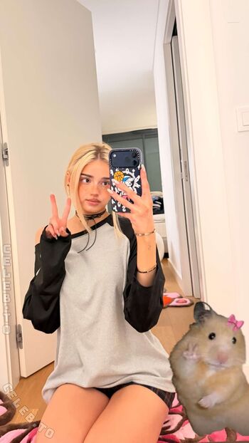Full leaked Honeypuu private onlyfans photo