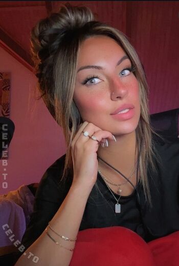 Full leaked Honeyxxo private onlyfans photo