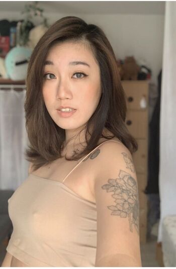 Full leaked Honeyypies private onlyfans photo