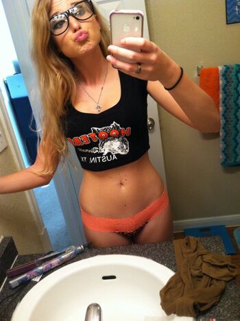 Full leaked Hooters girls private onlyfans photo