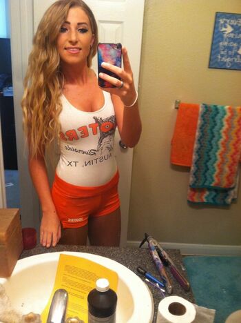Full leaked Hooters girls private onlyfans photo