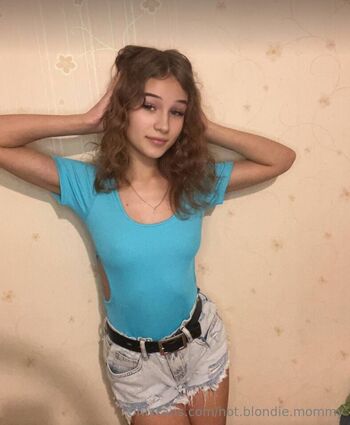 hot.blondie.mommy