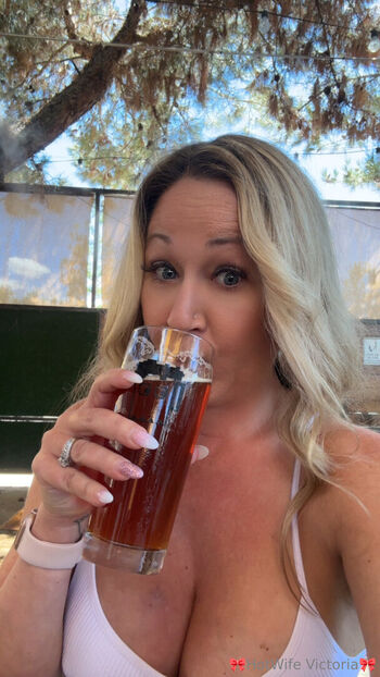 hot_wife_victoria