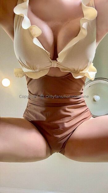 Full leaked Hotmomjane private onlyfans photo