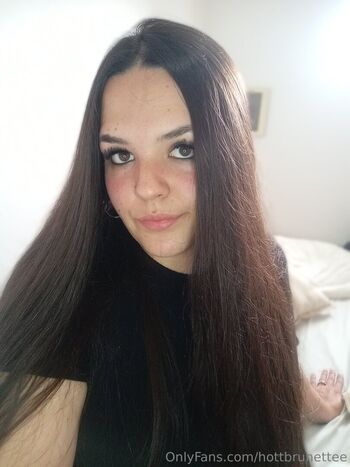 hottbrunettee