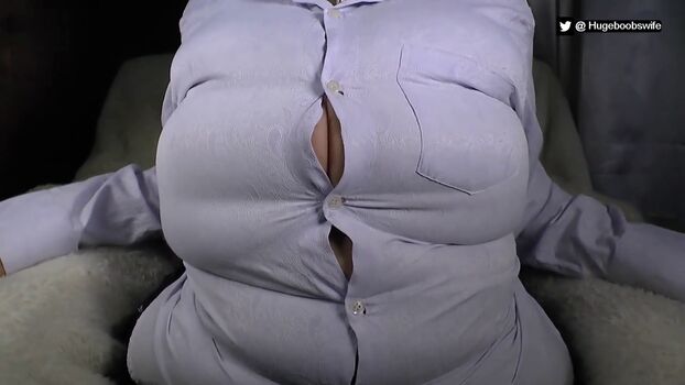 Hugeboobswife