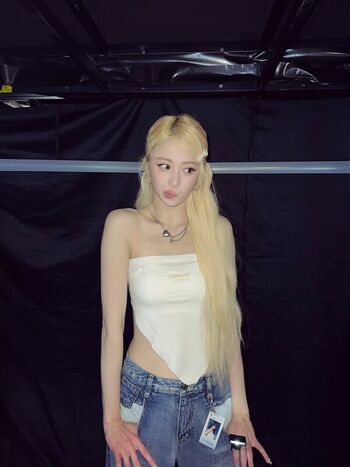 Huh Yunjin 허윤진