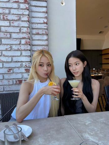 Huh Yunjin 허윤진