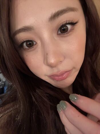 Huh Yunjin 허윤진