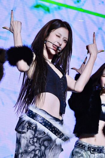 Huh Yunjin 허윤진