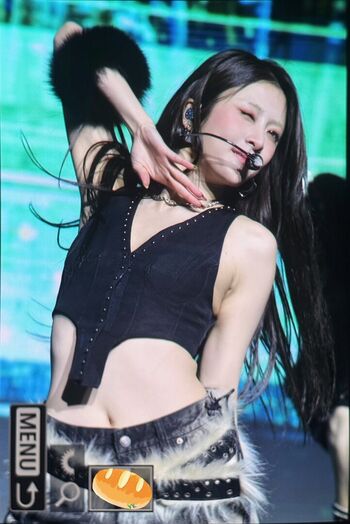 Huh Yunjin 허윤진