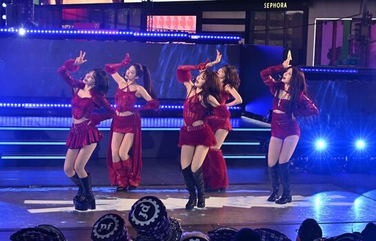 Full leaked Huh yunjin  page private onlyfans photo