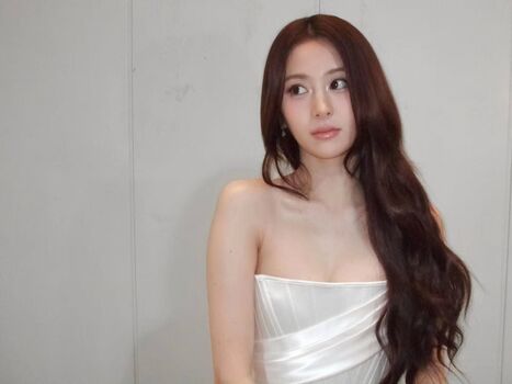 Huh Yunjin 허윤진