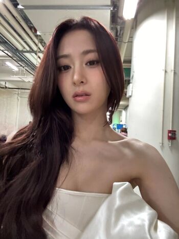 Huh Yunjin 허윤진