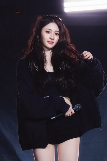 Huh Yunjin 허윤진