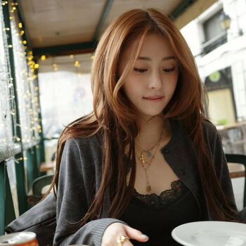 Huh Yunjin 허윤진