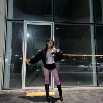 Full leaked Huh yunjin  page private onlyfans photo