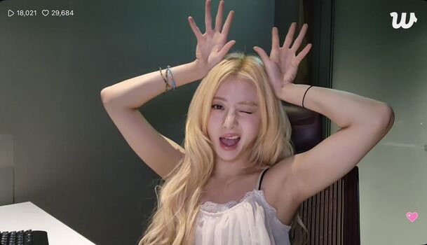 Huh Yunjin 허윤진