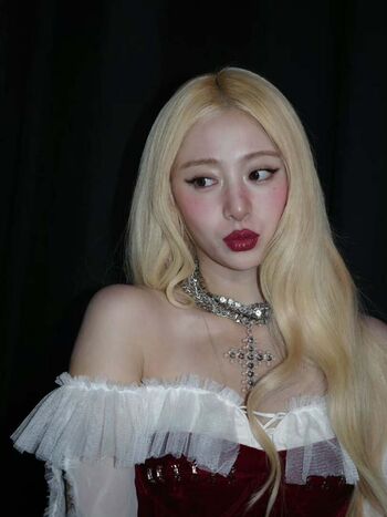 Huh Yunjin 허윤진