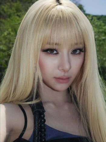Full leaked Huh yunjin private onlyfans photo