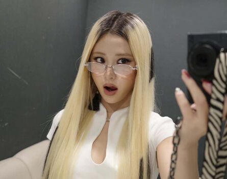 Full leaked Huh yunjin private onlyfans photo
