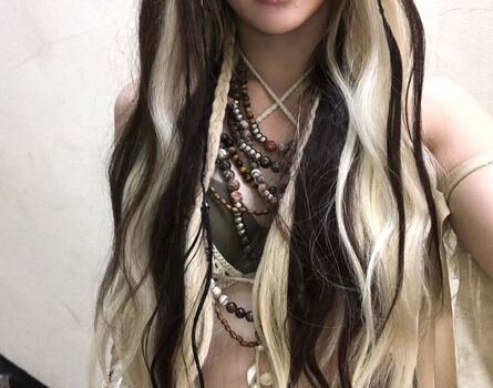Full leaked Huh yunjin private onlyfans photo