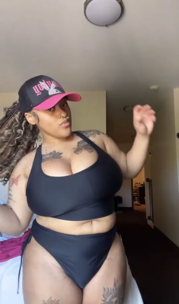 Full leaked Iamvaliayah private onlyfans photo