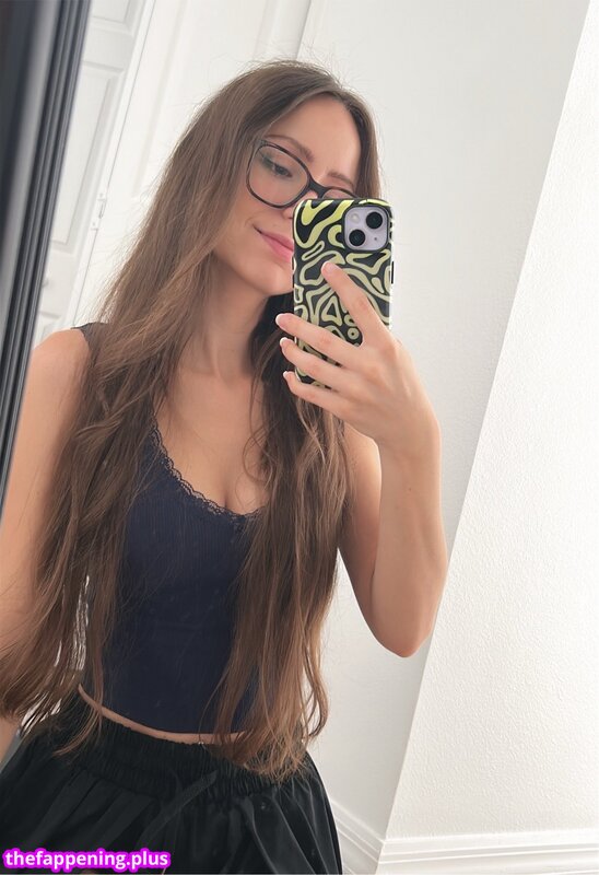 https: / iiiZwerg Фото оголеного OnlyFans #113