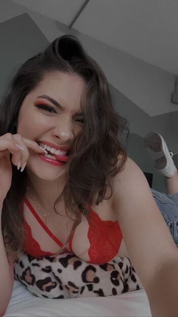 Full leaked Ilauravelasquez private onlyfans photo