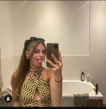Full leaked Illona delalande private onlyfans photo